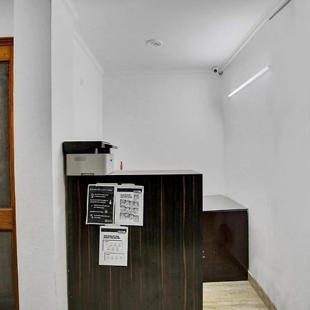Oyo 82100 Golden Residency Ноида Екстериор снимка