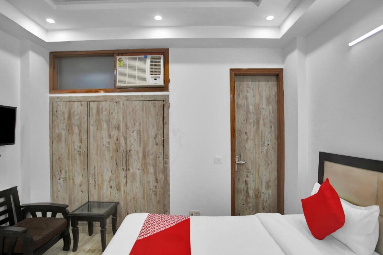Oyo 82100 Golden Residency Ноида Екстериор снимка