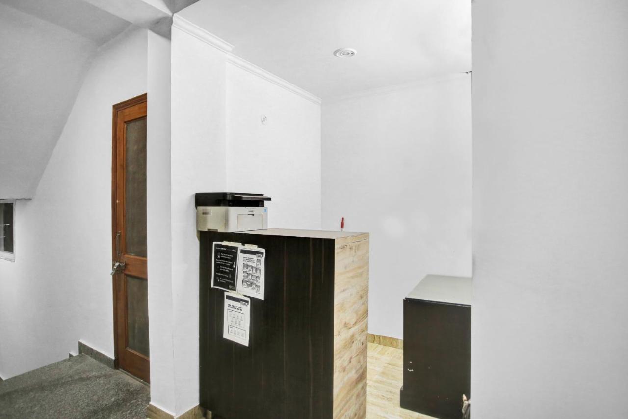 Oyo 82100 Golden Residency Ноида Екстериор снимка